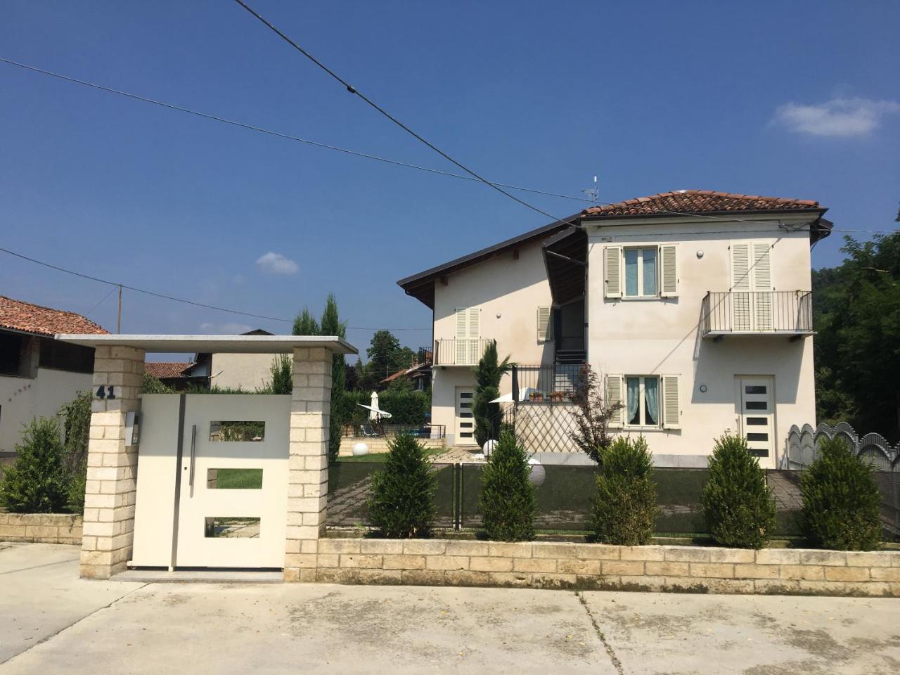 Home Holiday "Da Mamma" Alba  Dış mekan fotoğraf